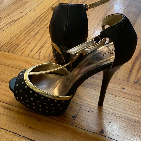 Black and Gold peep toe size 9 - Picture 5 of 8